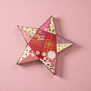 Moon Cake Advent Festive Star-Shaped Sock Gift Set-NWT